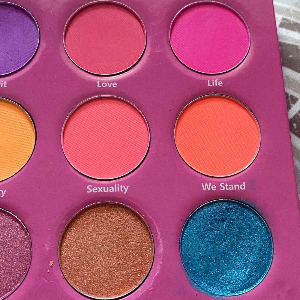 Fierte Eyeshadow Palette - Picture 4 of 6